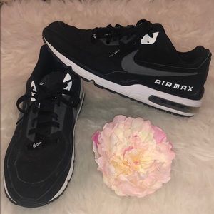 NIKE AirMax Men’s US 11 Tennis Shoes